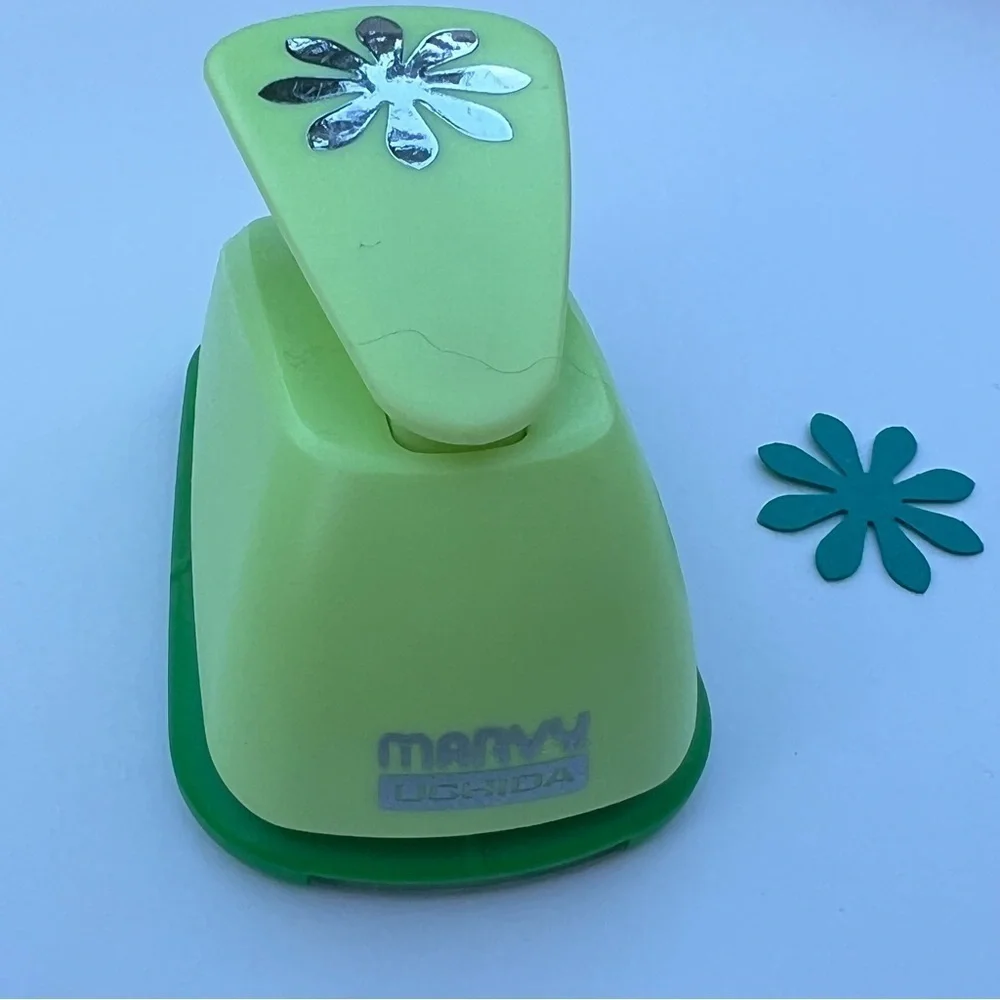 Marvy Uchida Daisy Paper Punch 1”x 1” Card Making Scrapbooking Crafting